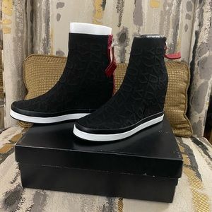 NEW DKNY - SAWYER WEDGE SNEAK